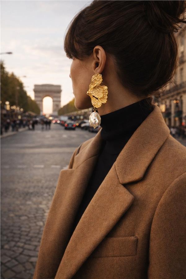 Bianca Asimetrik İnci Gold Yaprak Küpe